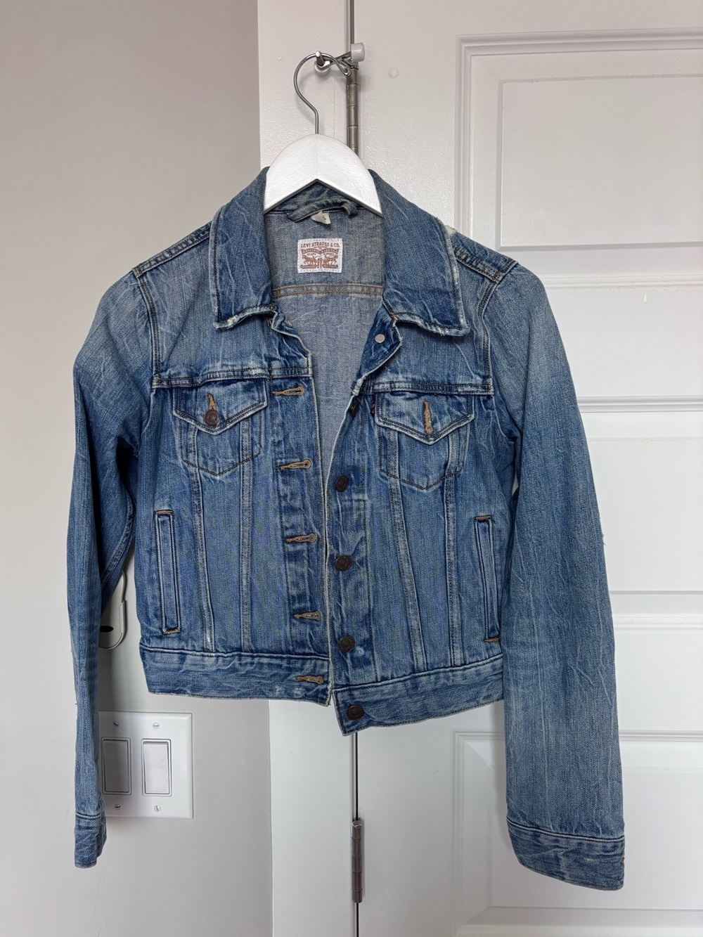 Levi’s Classic Distressed Women's Denim Jacket
